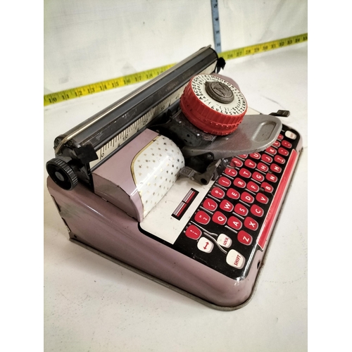 67 - Mettoy Elequant Type Writer