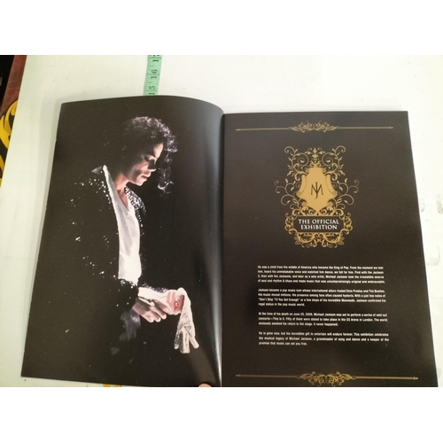 127 - Michael Jackson The Official Exhibition Book