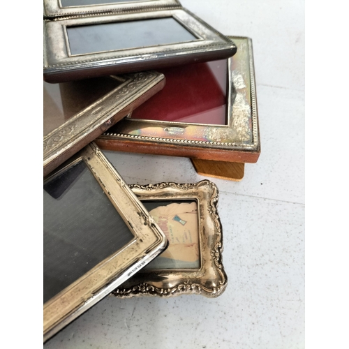 158 - x 5 925 Sterling Silver Photograph Frames.


2206031