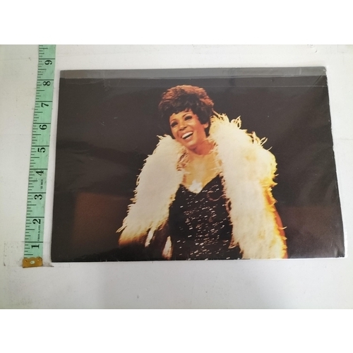 136 - Shirley Bassey Poster