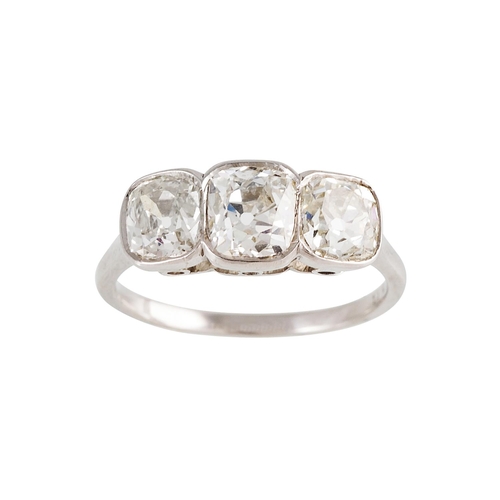 109 - AN EARLY 20TH CENTURY THREE STONE RING, the old cushion cut diamonds cushion cut in platinum. Estima... 