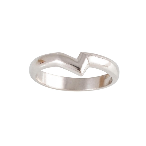 142 - A PLATINUM SHAPED BAND RING, 4.8 g