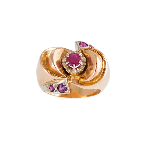 146 - A FRENCH RUBY SET RING, of retro design, yellow gold mounted, size L