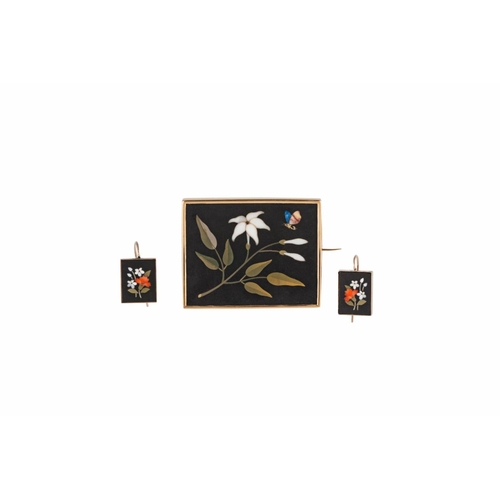 538 - A SUITE OF ANTIQUE PIETRA DURA JEWELLERY, comprising a brooch and earrings, inlaid hardstone floral ... 