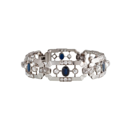 61 - AN EARLY 20TH CENTURY SAPPHIRE AND DIAMOND PLAQUE BRACELET, of openwork design, set with oval sapphi... 