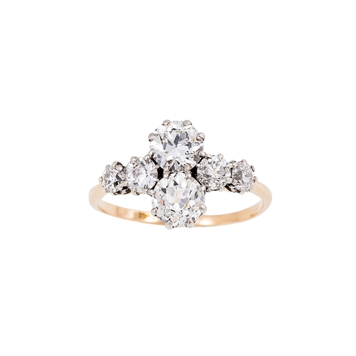 49 - A VINTAGE DIAMOND CLUSTER RING, the old cut diamonds mounted in 18ct gold and platinum. Estimated: w... 