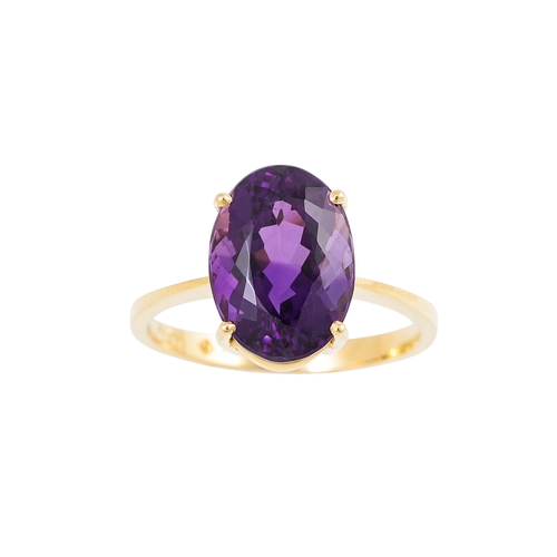 52 - AN AMETHYST SINGLE STONE RING, the oval amethyst mounted in 14ct yellow gold, size O