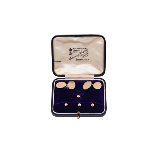 122 - AN ANTIQUE GOLD GENTLEMAN'S SET, oval cufflinks and studs, in fitted case