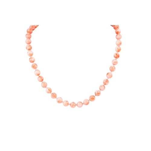 162 - A CORAL BEADED NECKLACE, the beads measuring 8.5 - 9 mm, 14ct gold clasp, 45 cm