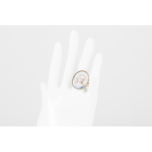 191 - A GEORGIAN PORTRAIT MINIATURE RING, depicting a lady, size M