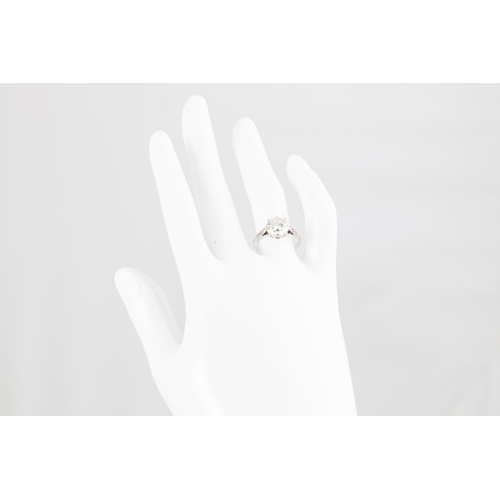 286 - A VINTAGE DIAMOND SOLITAIRE RING, the brilliant cut diamond to old cut diamond set shoulders, mounte... 