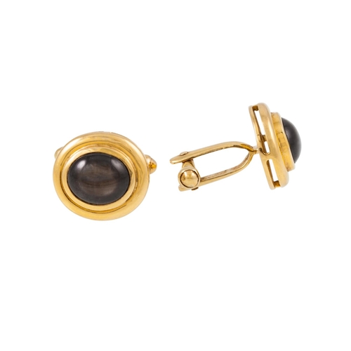 35 - A PAIR OF 18CT GOLD OVAL CUFFLINKS, set with chatoyant gemstones, together with a matching tie pin, ... 