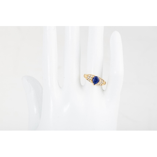 383 - A SAPPHIRE AND DIAMOND RING, the pear shaped sapphire to diamond shoulders, mounted in yellow gold. ... 