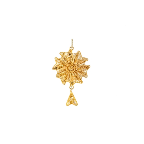 31 - A VINTAGE YELLOW METAL FILIGREE PENDANT, modelled as a Maltese cross, 4.2 g.