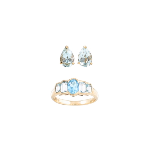 322 - AN AQUAMARINE AND TOPAZ DRESS RING, mounted in 9ct yellow gold, together with a pair of pear shaped ... 