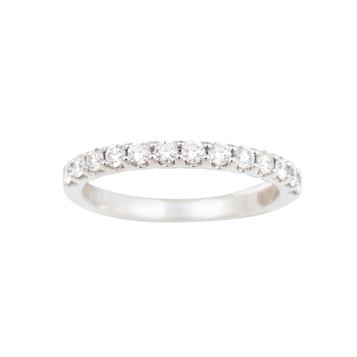 390 - A DIAMOND HALF ETERNITY RING, the brilliant cut diamonds mounted in 18ct white gold. Estimated: weig... 