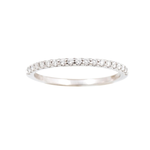 392 - A DIAMOND HALF ETERNITY RING, the brilliant cut diamonds mounted in 18ct white gold. Estimated: weig... 