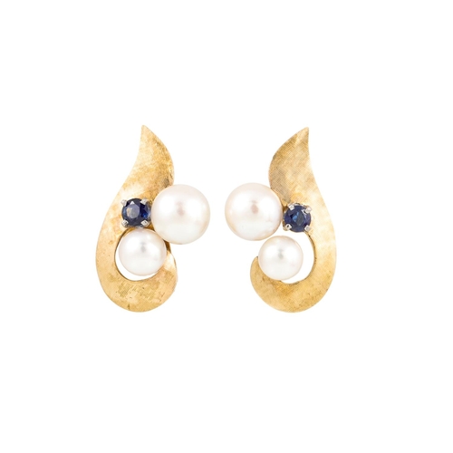 405 - A PAIR OF RETRO PEARL AND SAPPHIRE CLUSTER EARRINGS, of cluster form, to a textured 18ct yellow gold... 