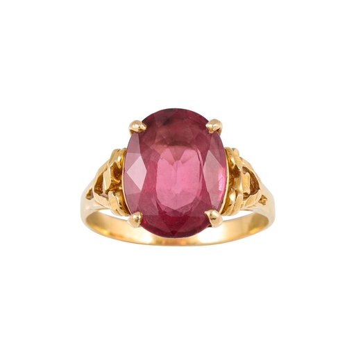 406 - A PINK TOURMALINE OVAL SINGLE STONE RING, mounted in gold