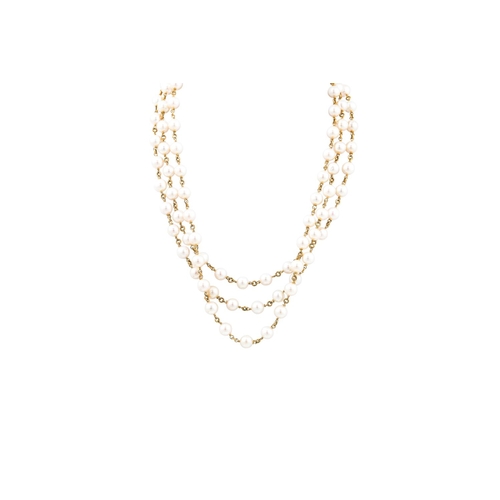 438 - A PEARL NECKLACE, the pearls set to 18ct yellow gold chain links