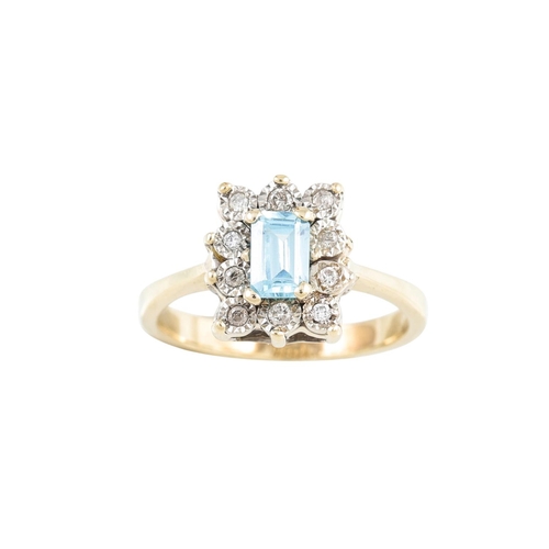 484 - AN AQUAMARINE AND DIAMOND SET CLUSTER RING, the emerald cut aquamarine surrounded by ten round brill... 