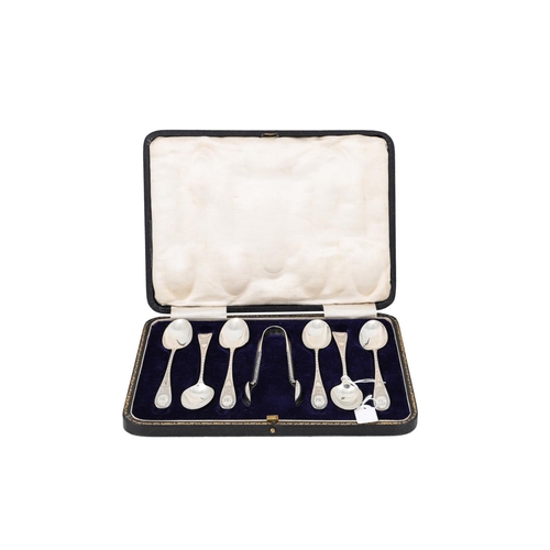 541 - A CASED SET OF SIX VICTORIAN SILVER TEA SPOONS, with matching sugar tongs, London hallmark