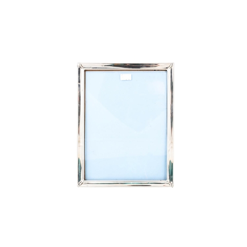 544 - A MODERN RECTANGULAR SILVER (.925) PHOTO FRAME, 22 x 18 cm