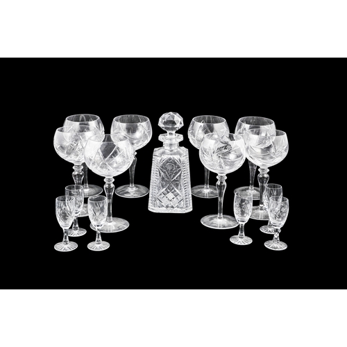 562 - EIGHT LARGE GIN GLASSES, together with matching liqueur glasses and a decanter