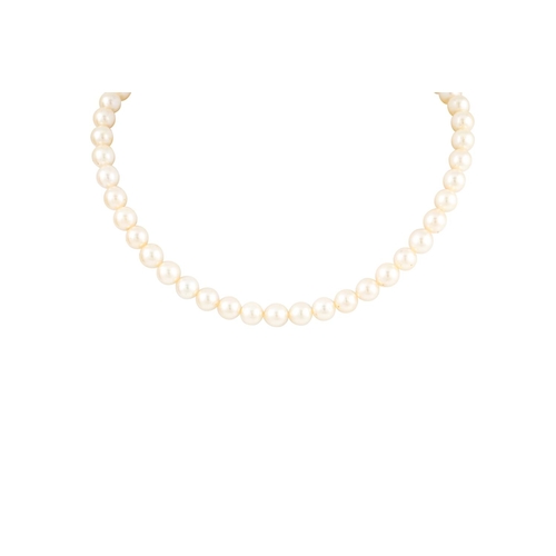 104 - A CULTURED PEARL NECKLACE CHOKER, to an 18ct gold clasp