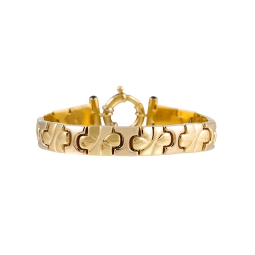 117 - AN 18CT GOLD FANCY LINK BRACELET, panel links 25 g.