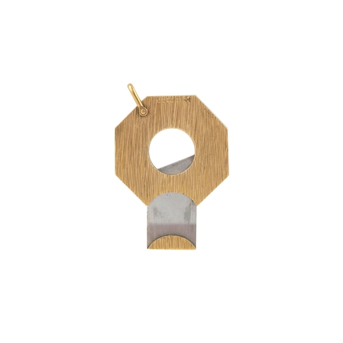 185 - A HEAVY GOLD CIGAR CUTTER, 9ct gold, octagonal form, bark finish