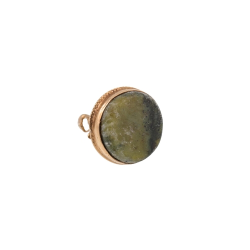 225 - AN AGATE SEAL, modelled as a Leprechaun, 9ct gold mounted