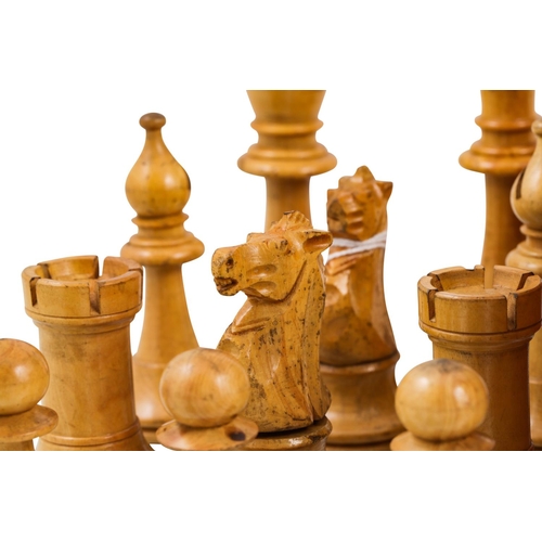 237 - AN ANTIQUE STAUNTON FULL SIZED HARDWOOD CHESS SET