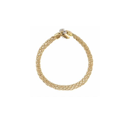 410 - A TRIPLE MESH LINK NECKLACE, mounted in 18ct yellow gold, ca 18'' long, 17.6 g., with matching brace... 