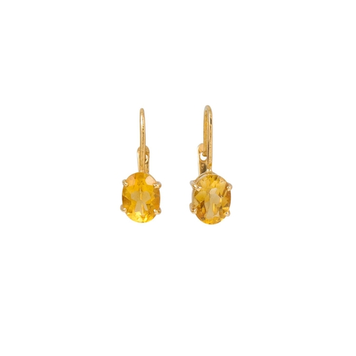 411 - A SUITE OF CITRINE JEWELLERY, comprising of a pendant and chain, a pair of earrings and dress ring, ... 