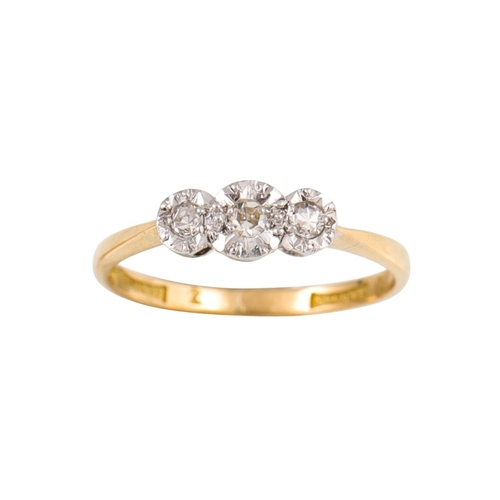 419 - AN ANTIQUE DIAMOND SET FIVE STONE DRESS RING, mounted in 18ct yellow gold together with an illusion ... 