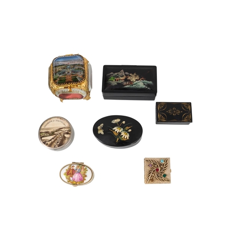 522 - A COLLECTION OF PILL BOXES, ring box, snuff boxes with a modern lacquered jewel musical box