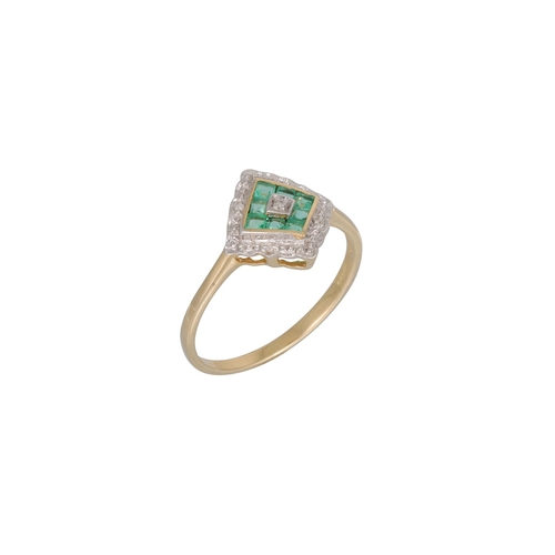 104 - A DIAMOND AND EMERALD CLUSTER RING, mounted in 9ct yellow gold, size P