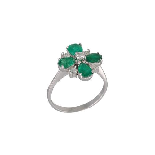 138 - A DIAMOND AND EMERALD CLUSTER RING, quatrefoil design in 14ct white gold, size I