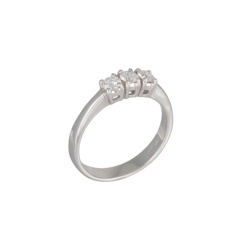 147 - A THREE STONE DIAMOND RING, the brilliant cut diamodns mounted in 18ct white gold. Estimated: weight... 