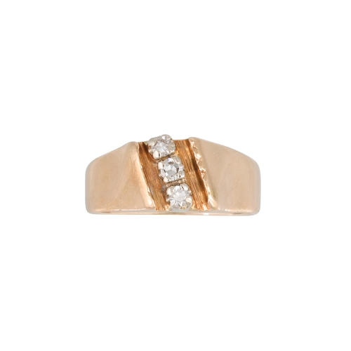 163 - A DIAMOND THREE STONE RING, mounted in 14ct yellow gold, size G – H