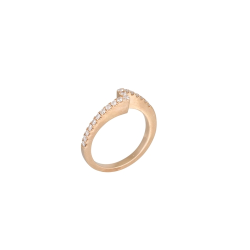 167 - A DIAMOND SET BAND, of twist design, mounted in 18ct yellow gold, size G