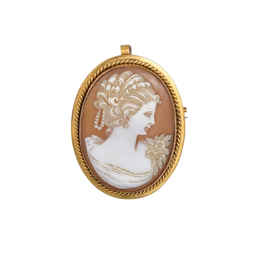 182 - A 14CT GOLD MOUNTED OVAL SHELL CAMEO BROOCH, depicting a lady in profle