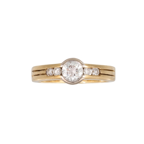 223 - A SOLITAIRE DIAMOND RING, with diamond shoulders. Estimated: weight of centre stone: 0.40 ct, colour... 