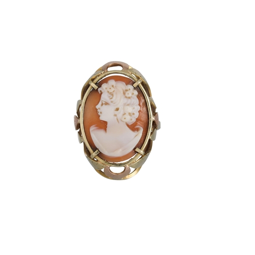 230 - A CAMEO SHELL RING, in 14ct yellow gold mount, with engraved decoration, size T