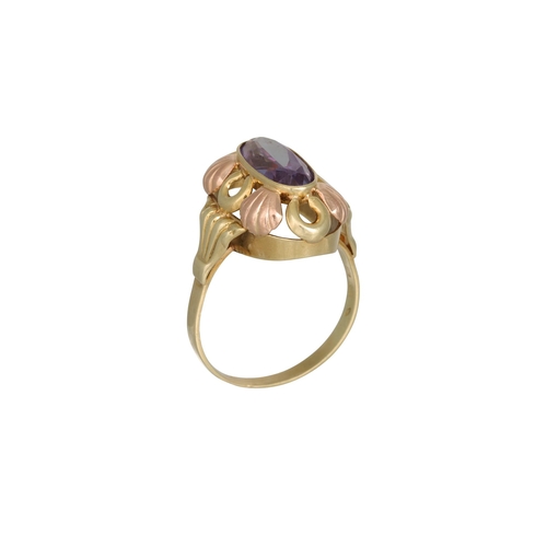 235 - A VINTAGE SAPPHIRE RING, the oval stone to a two colour carved 14 ct gold mount, size W