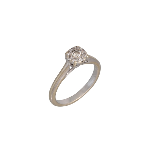 262 - A DIAMOND CLUSTER RING, mounted in 18ct white gold. Estimated: weight of diamonds: 0.25 ct. Size: L ... 