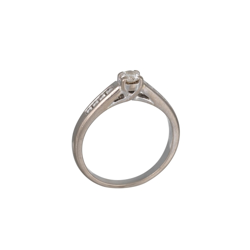 266 - A DIAMOND SOLITAIRE RING, the centre stone to diamond shoulders, in 18ct white gold. Estimated: weig... 