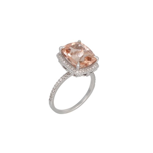 34 - A MORGANITE AND DIAMOND CLUSTER RING, the radiant cut morgainte to diamond shoulders, mounted in 14c... 