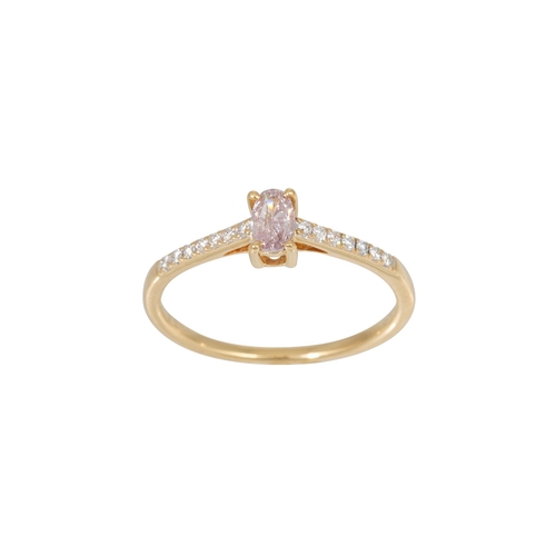 397 - A PINK DIAMOND RING, the oval stone to diamond shoulders, in 18ct yellow gold. Estimated: weight of ... 